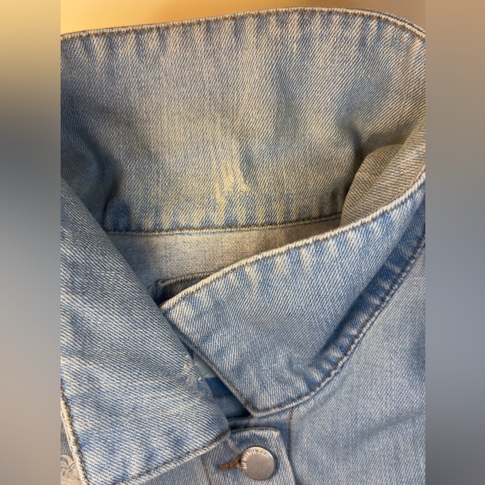 Ashley Vintage Charm Light Blue Distressed Denim Jacket Size 1X - Picture 10 of 14